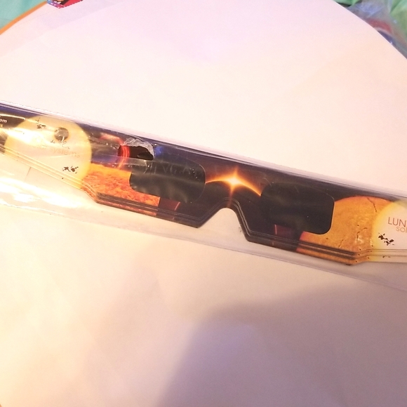 🍎 New 5 Solar Eclipse Glasses Approved CE & ISO Certified Observation Glasses - Picture 2 of 3